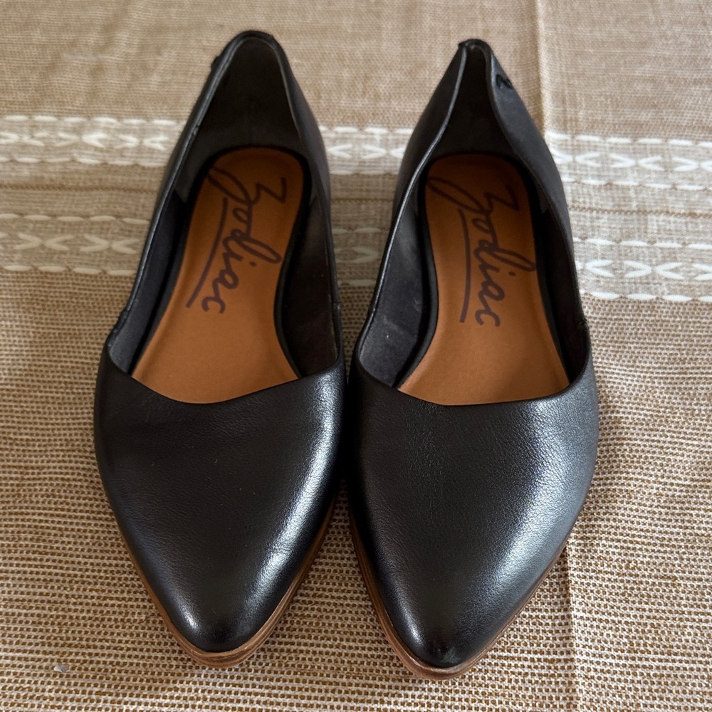 Zodiac black flats